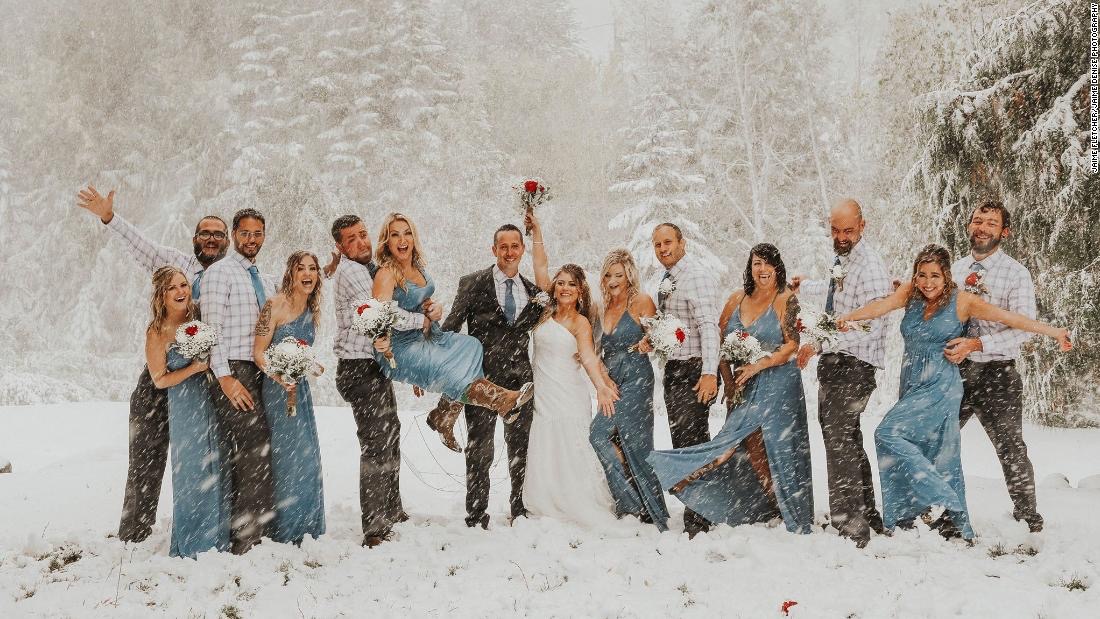 2Winter-wedding-on-the-white-snow 2Winter-wedding-on-the-white-snow